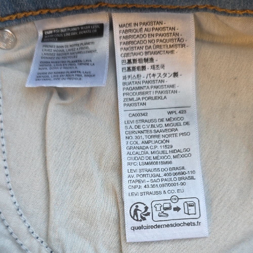 Levi's Size 18W Vintage Classic Bootcut Jeans Mid-Rise Distressed Light Wash NEW - Picture 13 of 15